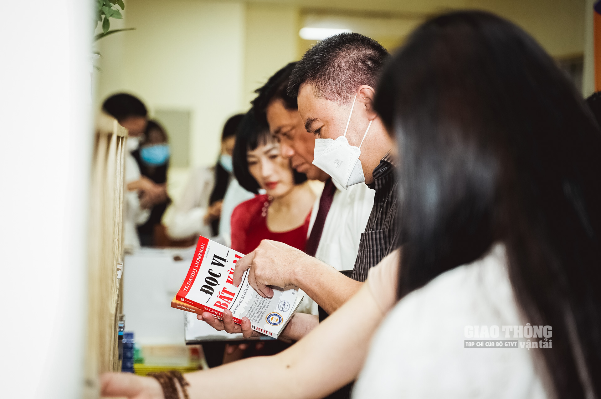 Chánh văn phòng Nguyễn Trí Đức đánh giá, sự phát triển của công nghệ thông tin và các phương tiện truyền thông đại chúng, các tiện ích xã hội như báo điện tử, truyền hình, các nền tảng mạng xã hội (facebook, youtube,…) đã phần nào đó làm mai một thói quen đọc sách của nhiều người. 