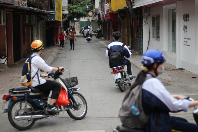 Hình ảnh này xuất hiện nhiều vào lúc tan trường hoặc khi sắp đến giờ học.