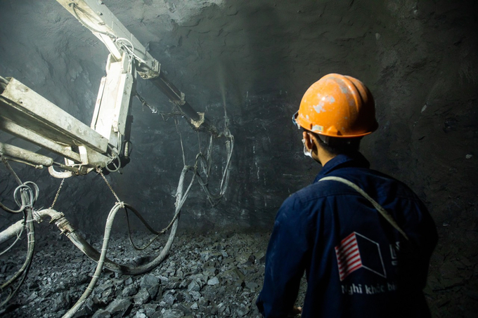 Hầm Thung Thi là một trong những hạng mục phức tạp, đòi hỏi kỹ thuật cao nhất của toàn tuyến cao tốc Mai Sơn - Quốc Lộ 45. Hầm được thi công theo phương pháp NATM, là công trình vĩnh cửu quy mô 6 làn xe, được bố trí đầy đủ hệ thống chiếu sáng và thông gió trong hầm.