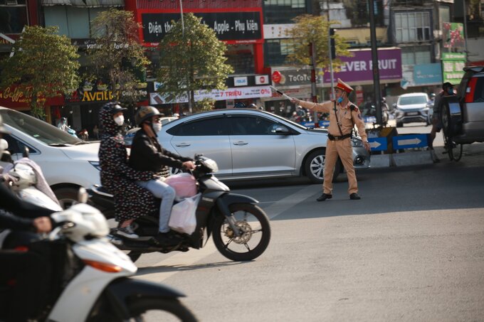 CSGT Hà Nội phân luồng đảm bảo giao thông ngày cuối cùng nghỉ lễ 30/4-1/5