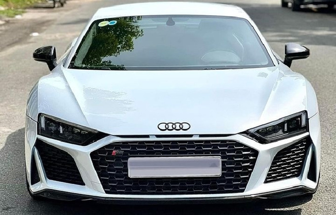 Audi R8 V10 Coupe 2021 độc nhất Việt Nam được rao bán lại chỉ hơn 19 tỷ đồng, số đồng hồ km mới khiến người ta bất ngờ

