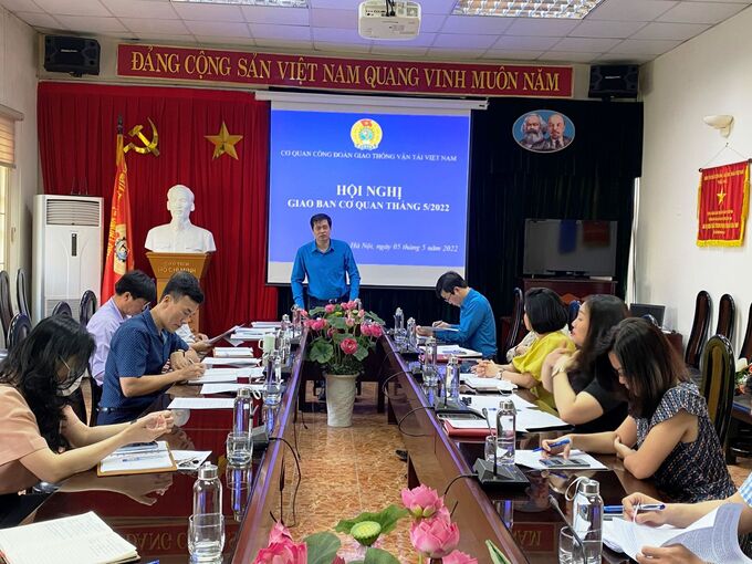 Tân Chủ tịch Công đoàn GTVT Việt Nam Phạm Hoài Phương phát biểu tại hội nghị giao ban