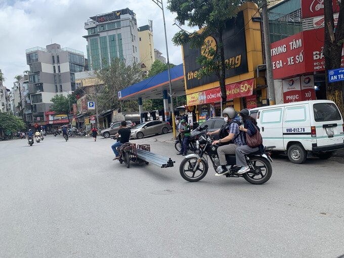 Chiếc xe máy ngang nhiên 