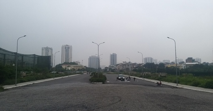 Tuyến đường được thiết kế rộng 50m, mỗi bên 4 làn xe chạy, hứa hẹn sẽ giảm ùn tắc cho đường Phạm Hùng và đường Lê Đức Thọ, cải thiện mỹ quan cho quận Nam Từ Liêm và thành phố Hà Nội. Nhưng hơn 5 năm qua, tuyến đường này vẫn đang thi công chậm như 