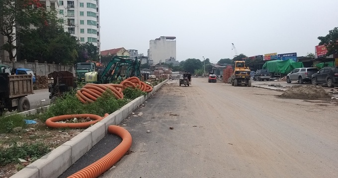 Qua tìm hiểu của PV Tạp chí Giao thông vận tải, dự án đến nay vẫn trì trệ là do chính quyền UBND quận Nam Từ Liêm chưa thực hiện xong công tác đền bù, giải phóng mặt bằng