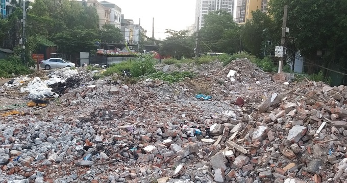 Theo ghi nhận của PV Tạp chí GTVT, một phân đoạn của dự án từ đường Giải Phóng đến  ngõ 115 Định Công có 19 hộ dân nằm trong khu vực phải  giải tỏa, trong đó 17 hộ dân đã bàn giao lại mặt bằng cho chính quyền, còn lại 2 hộ dân chưa đồng ý di dời. 