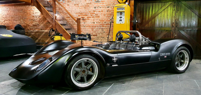 Nichols N1A đươc trang bị động cơ Chevrolet LT1 V8.