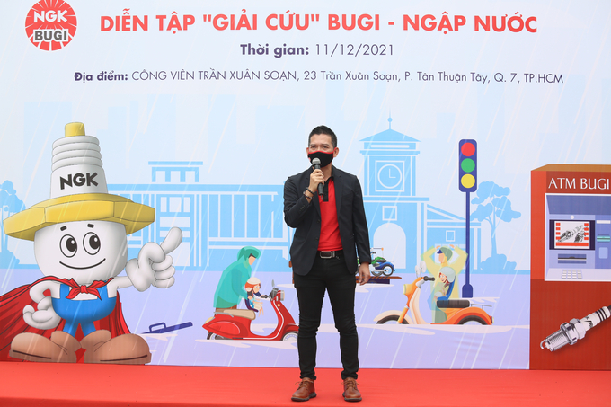 Ông Trần Thanh Kha( GĐ NGK) 