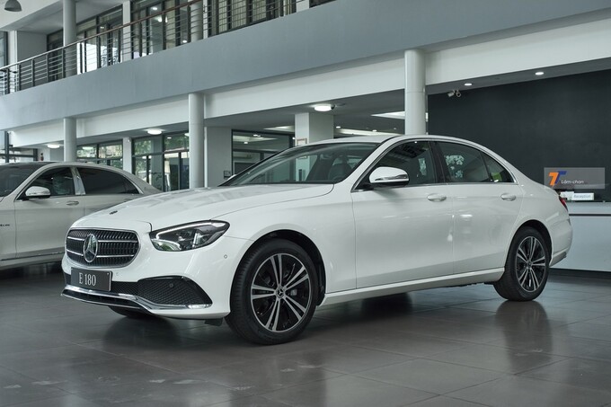 Do chỉ là bản nâng cấp trang bị nên thiết kế nội/ngoại thất của Mercedes-Benz E-Class 2022 vẫn sẽ không có gì thay đổi.

