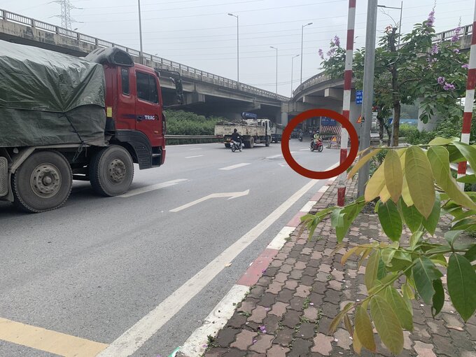 Nhiều phương tiện đi ngược chiều lập tức “quay xe” khi thấy lực lượng chức năng.