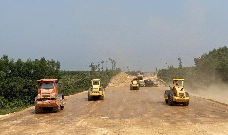 Thi công cao tốc Cam Lộ - La Sơn