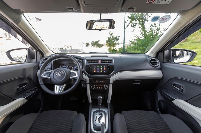 Sở hữu thiết kế nội/ ngoại thất bắt mắt cùng gói công nghệ Toyota Safety Sense, Toyota Veloz Cross là sản phẩm hoàn hảo thay thế cho Toyota Rush.

