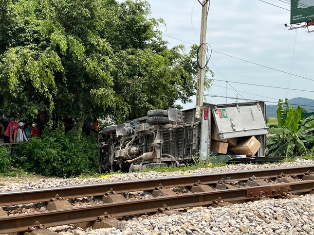 Hiện trường vụ TNGT đường sắt tại Nghệ An ngày 4/5