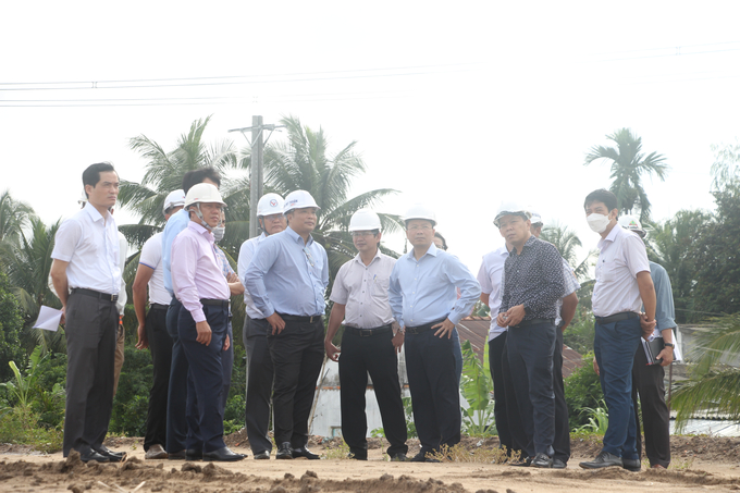Thứ trưởng Bộ GTVT cùng đoàn công tác tại dự án