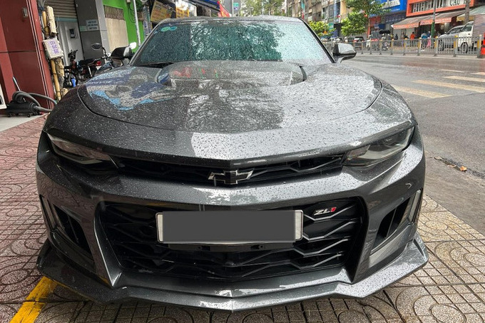 Chevrolet Camaro đời 2017 đã nâng cấp body kit được rao bán gần 2 tỷ đồng. Ảnh: LN

