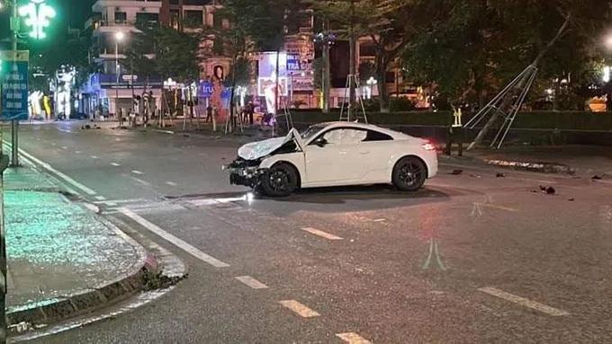 Hiện trường vụ TNGT đêm 2/6 trên địa bàn làm 3 người trong một gia đình tử vong.