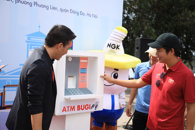 Hướng dẫn cách nhận bugi từ ATM.