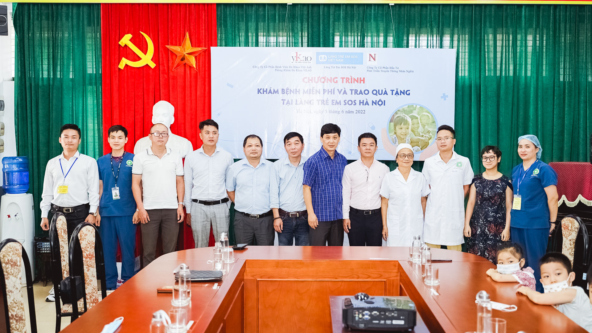 Chương trình trao tặng phần quà trị giá 30 triệu, 510kg gạo và khám bệnh miễn phí