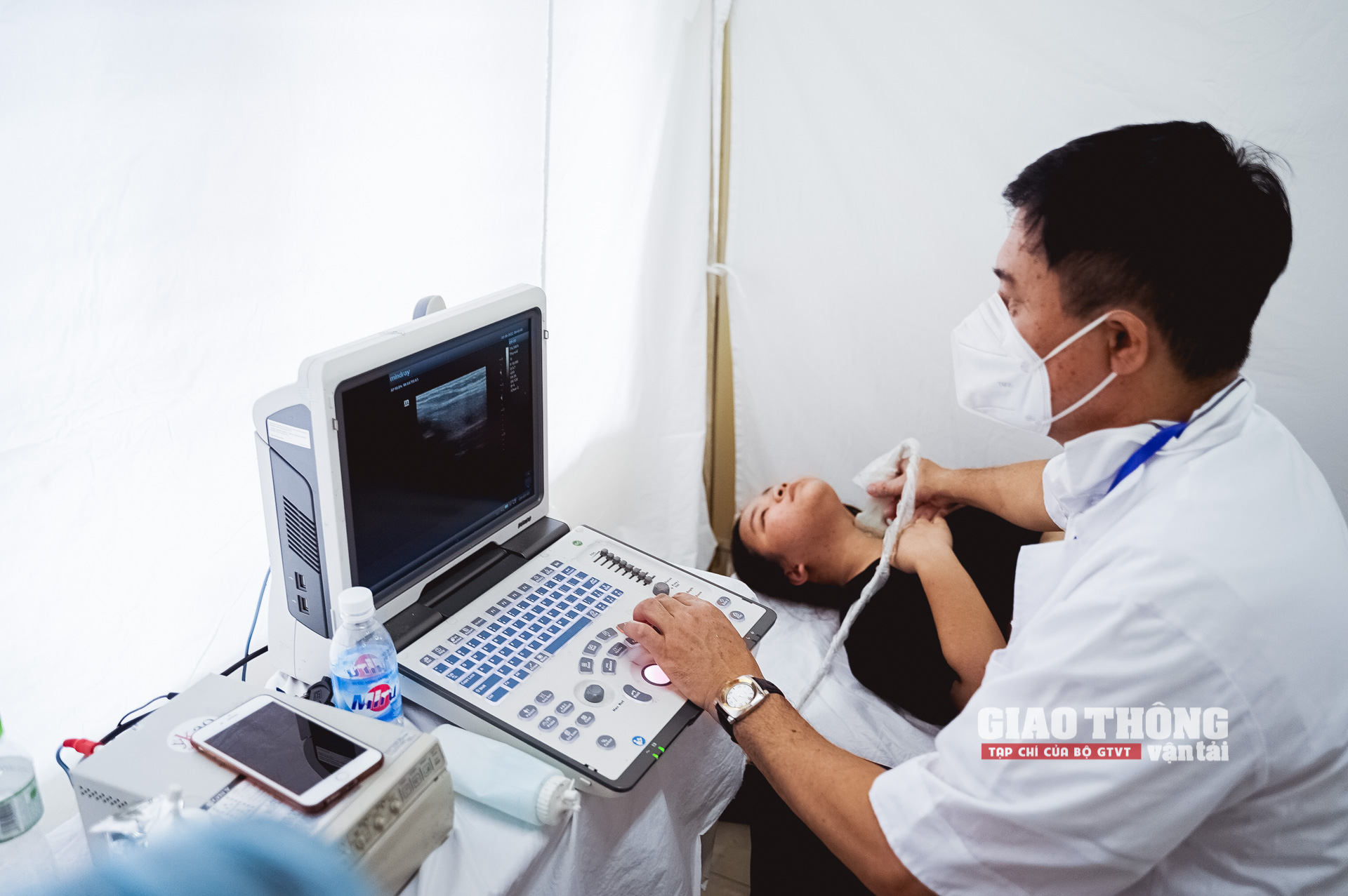 Cabin siêu âm, điện tim đồ lưu động tại Làng trẻ SOS Hà Nội.