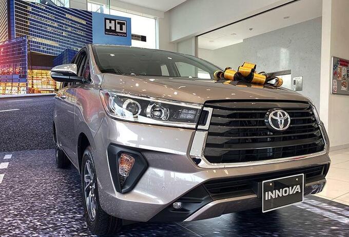 Toyota Innova nhận ưu đãi chỉ 15 triệu đồng.

