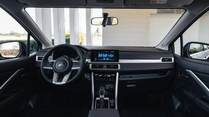 Nội thất xe khá bắt mắt.