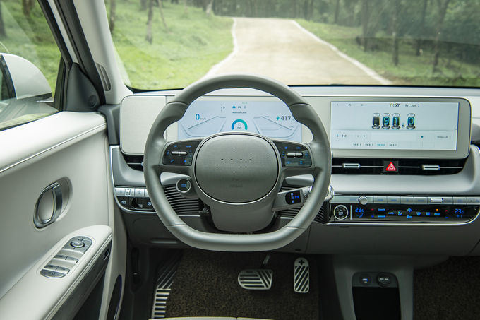 Nội thất khá bắt mắt.