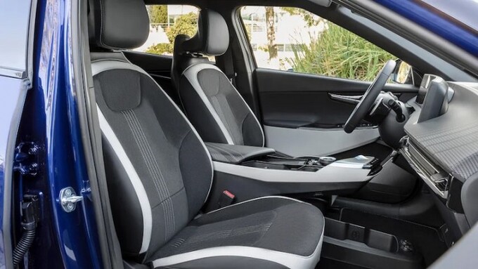 Ghế ngồi được thiết kế theo phong cách thể thao