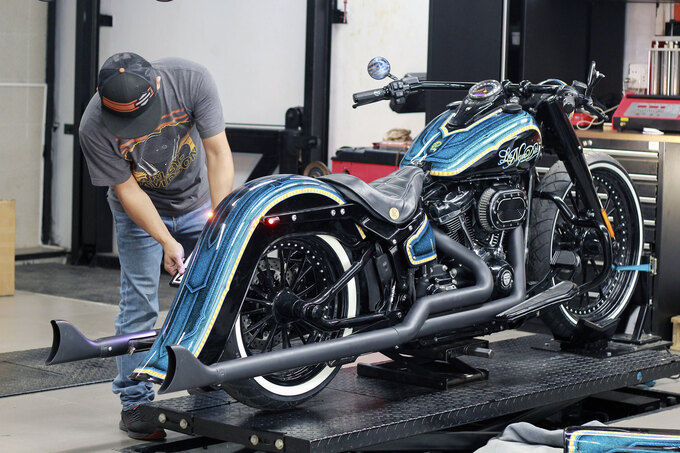 Chiếc xe được biến hình trong xưởng độ