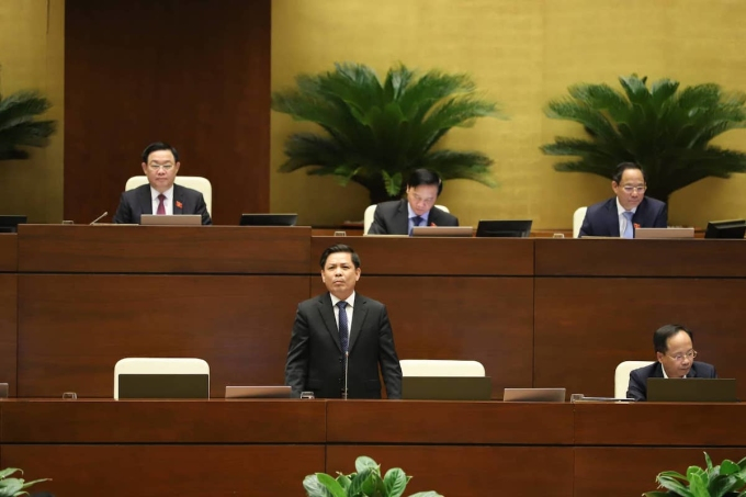 Bộ trưởng Nguyễn Văn Thể trả lời chất vấn tại Quốc hội khóa XV (ảnh: Hoàng Phong)