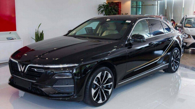 Khách mua VinFast Lux A2.0 được hỗ trợ 100% lệ phí trước bạ

