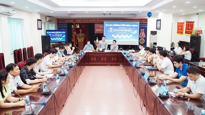 Buổi lễ có sự tham gia của đại diện 9 đội bóng là các đơn vị thuộc ngành GTVT (Ảnh: Vũ Thành)