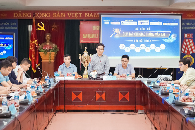 Q.Tổng biên tập Tạp chí GTVT Nguyễn Văn Hường phát biểu tại lễ bốc thăm (Ảnh: Vũ Thành)