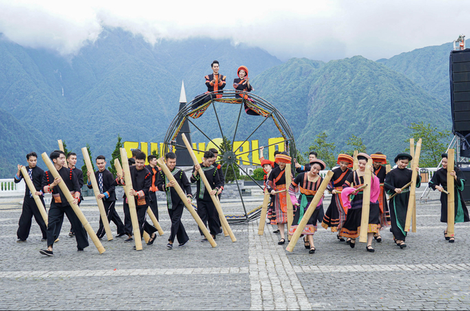 Ra mắt show diễn “Chuyện tình Đỗ Quyên” chạm đến xúc cảm mê say của du khách