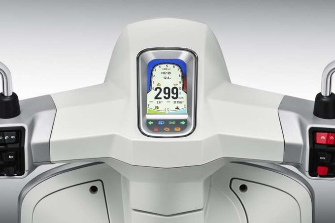 Lambretta G350 Special được trang bị đồng hồ là màn hình màu TFT

