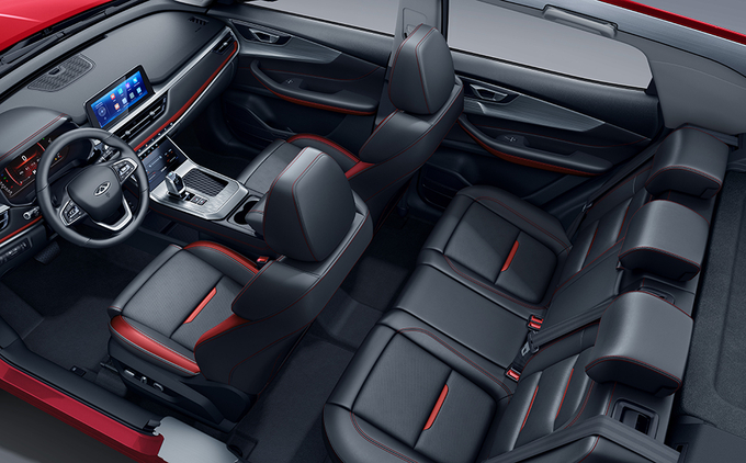 Ghế bọc da, điều chỉnh điện rất thoải mái.