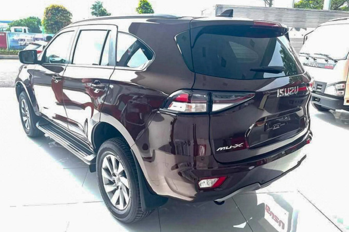 Xe sử dụng mâm 18 inch và phanh đĩa 4 bánh 

