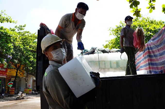 Dịch vụ cung cấp đá cây phục vụ cho thương nhân đóng vải thiều đi tiêu thụ tại thị trường trong nước và xuất khẩu.