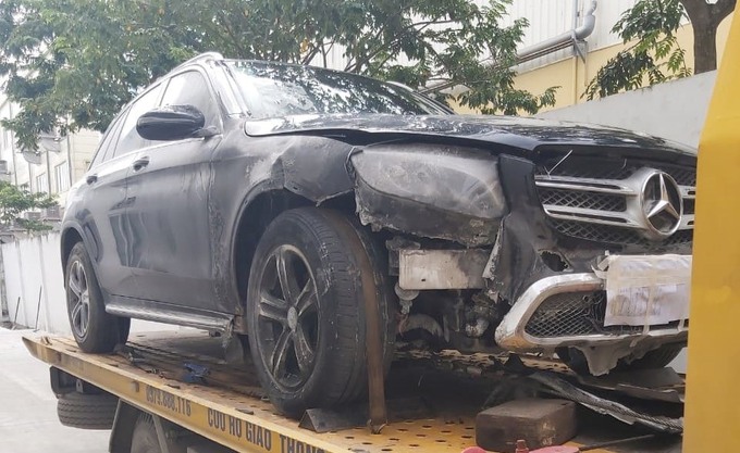 Vụ lùm xùm khi xe Mercedes-Benz  tự cháy tại Gara ở Chương Mỹ.