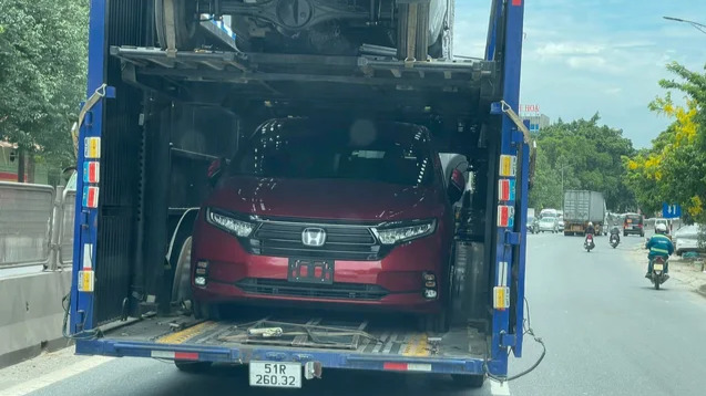Honda Odyssey 2022 trên xe vận chuyển chuyên dụng tại Việt Nam

