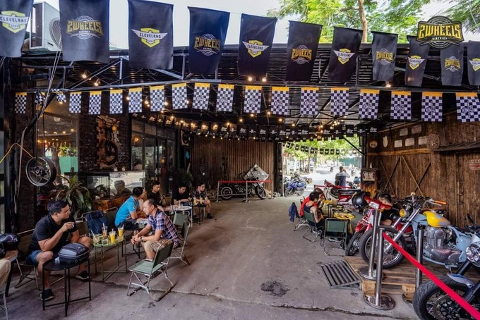 Không gian giúp khách hàng có thể thư giãn chờ xe đang trong xưởng dịch vụ.