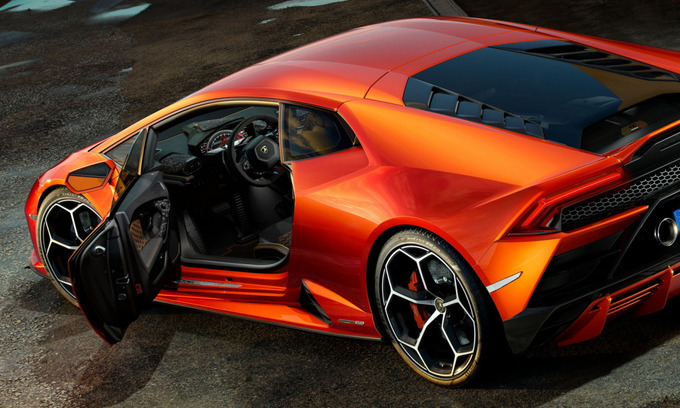 Huracan STO 2021 với cửa bên lái mở. Ảnh: Lamborghini

