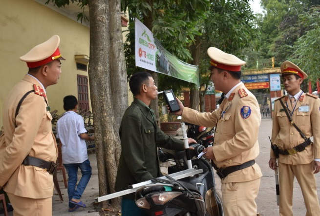Lực lượng CSGT công an các huyện, thành phố cũng đồng loạt thực hiện 