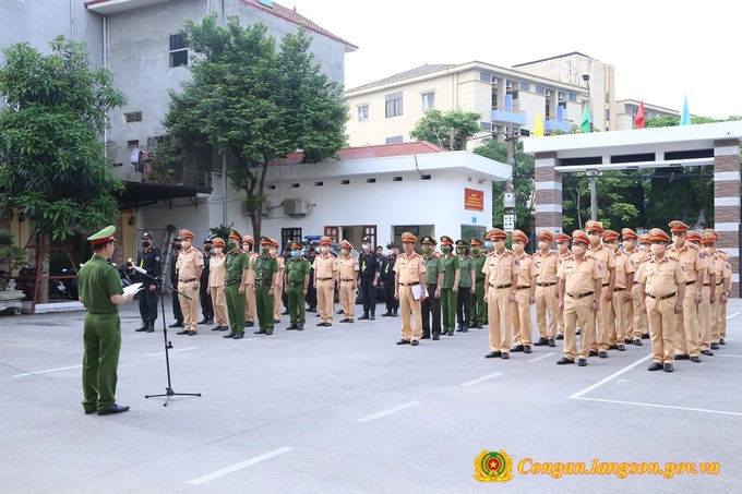 Lễ ra quân thực hiện “Cao điểm kiểm tra, xử lý các hành vi vi phạm trật tự, ATGT”.