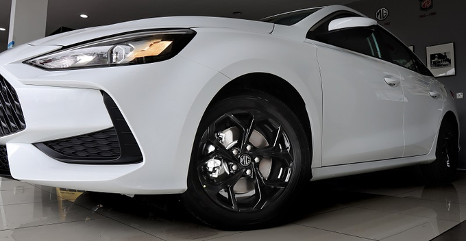 MG5 hoàn toàn mới, Sedan hạng C phong cách Coupe .