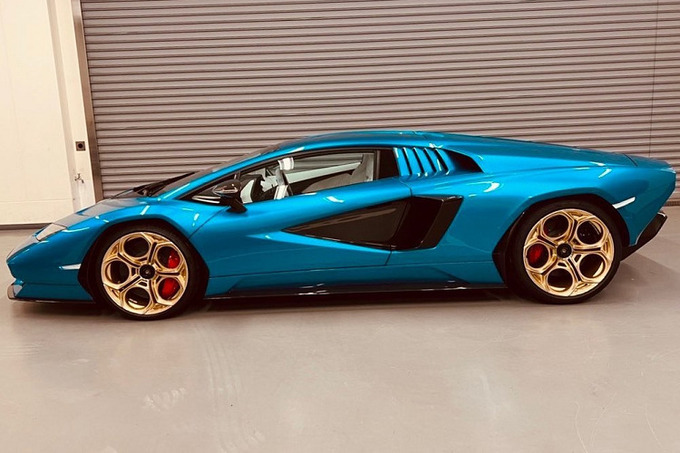 Siêu phẩm Lamborghini Countach LPI 800-4 2022 đầu tiên đến Nhật Bản với giá trên 125 tỷ đồng

