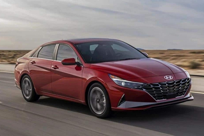 Bản N Line sẽ có logo đặt ở phần lưới tản nhiệt, hốc gió cản trước tạo hình xương cá khỏe khoắn, cùng với đó là mâm hợp kim 18 inch và hệ thống ống xả kép phía sau.

