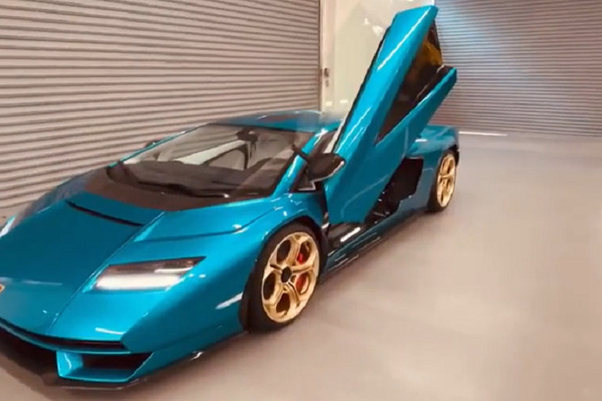 Siêu xe hypercar Lamborghini Countach LPI 800-4 2022 vẫn sở hữu cửa cắt kéo đặc trưng của những chú bò tót V12

