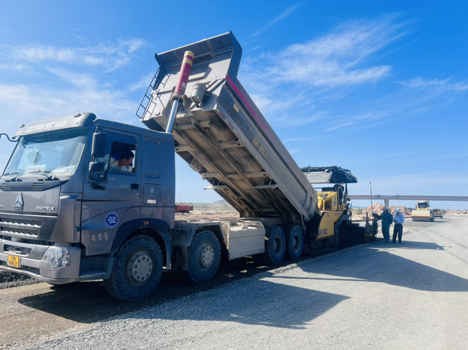 Thi công cao tốc Bắc - Nam giai đoạn 1 (trong ảnh cao tốc Dầu Giây - Phan Thiết)