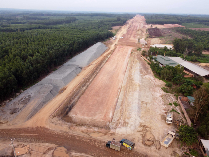 Thi công cao tốc Bắc - Nam đoạn Nha Trang - Cam Lâm