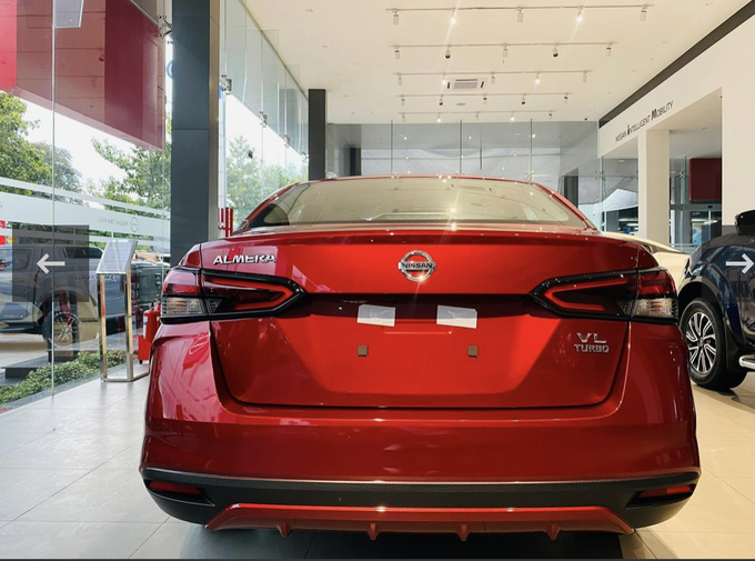  Nissan Almera 2022 có giá bán 539 triệu đồng và 595 triệu đồng.